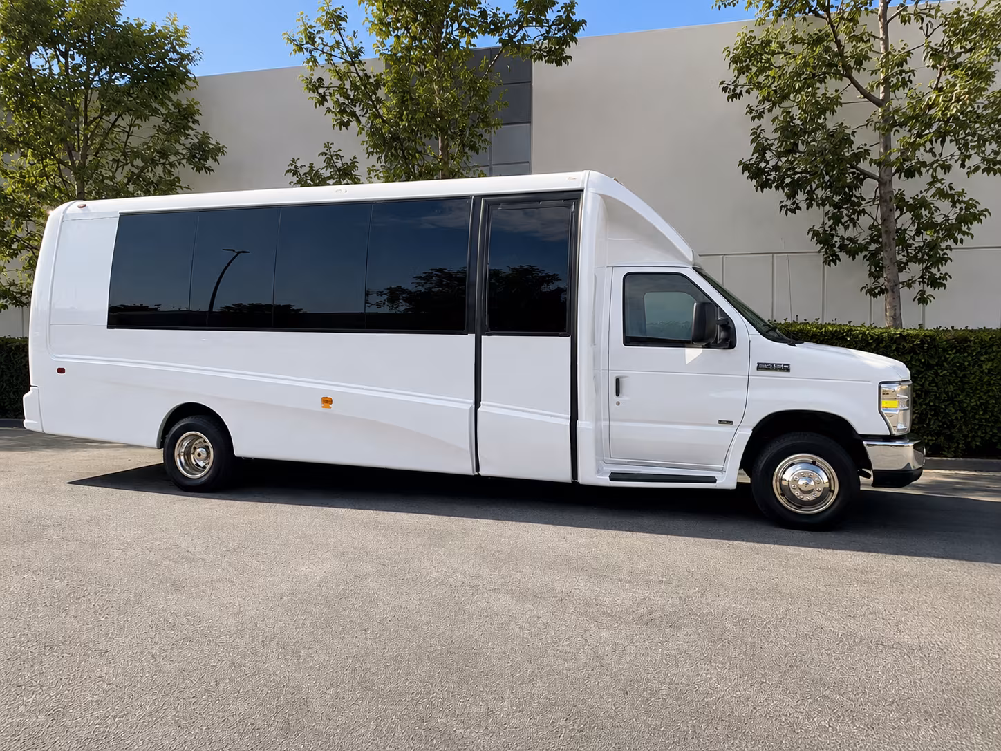 book a bus for your next airport transfer 2